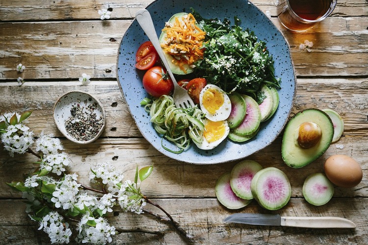 Gluten Free Egg, Avocado and Tomato Salad Recipe